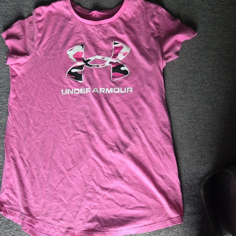 Under Armour Kids Tee in Vibrant Pink